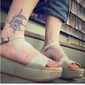 Anthropologie Gee Wawa flatform sandals